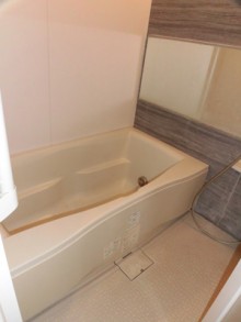 ウォールナット×ブラックでシックなキッチンに